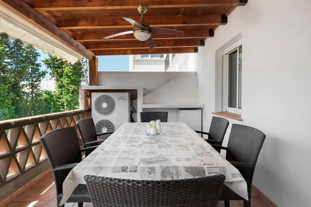 アパート Nice 3 Bedroom Apartment, Next To The Beach, With Pool マルベーリャ スペイン