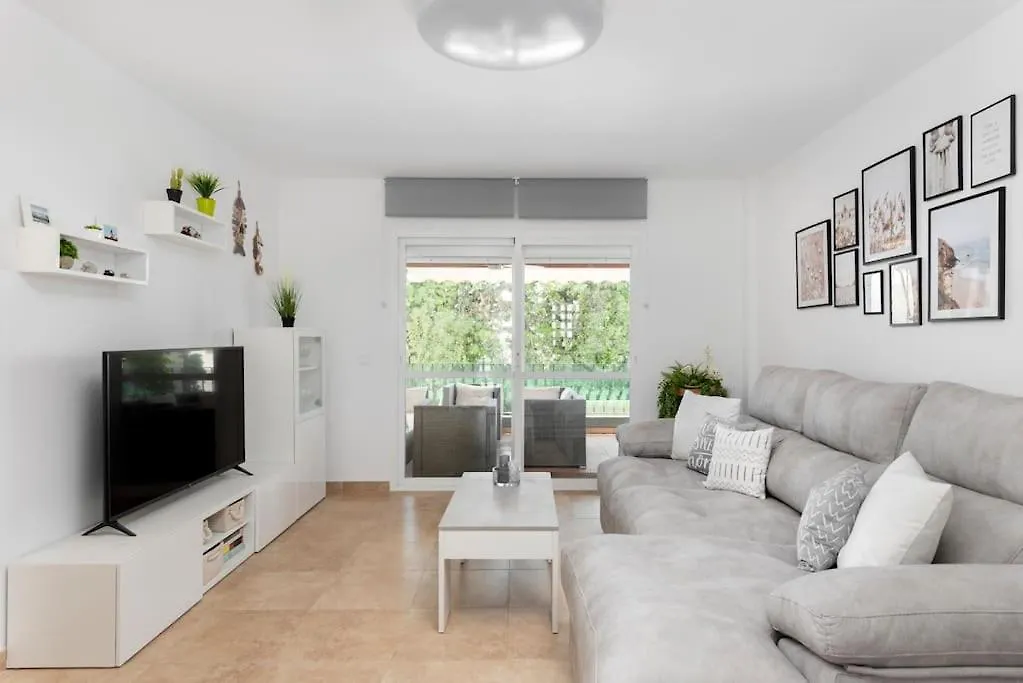 Nice 3 Bedroom Apartment, Next To The Beach, With Pool マルベーリャ